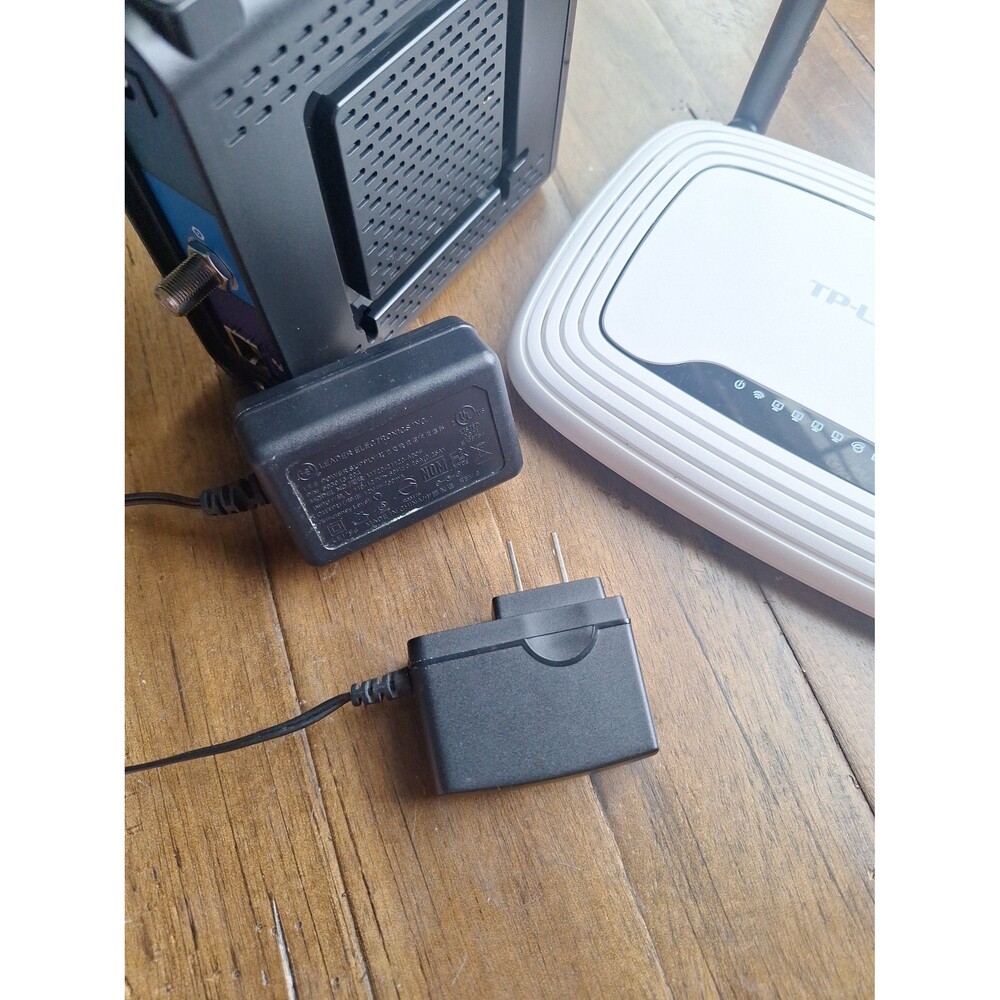 Motorola SURFboard SB6121 Modem and TP-Link TL-WR841N Router Combo - Picture 7 of 7